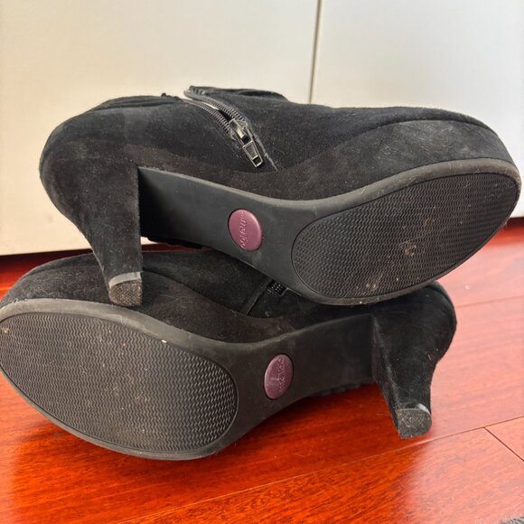 Suede Platform Heels - 8 - Picture 4 of 7